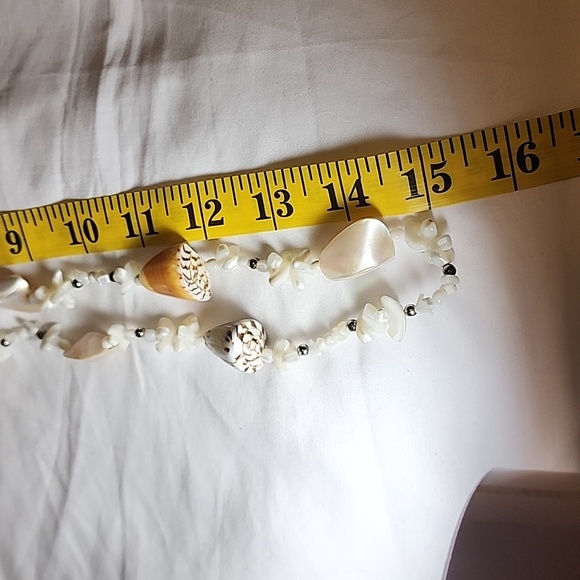 Seashell and beaded earrings and necklace set - Picture 5 of 5